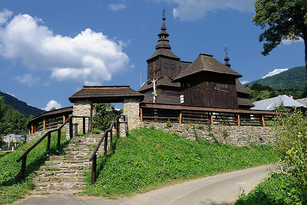 Hotel Kamei Snina Bagian luar foto